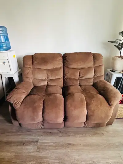 Sofá reclinable de tela chocolate  en buen estado - miniatura 1