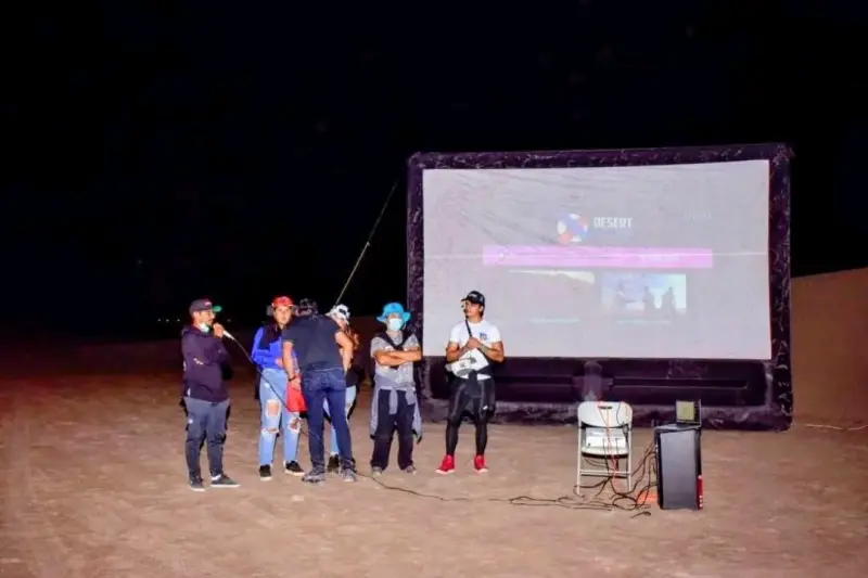 Pantalla inflable para proyecciones al aire libre - 1