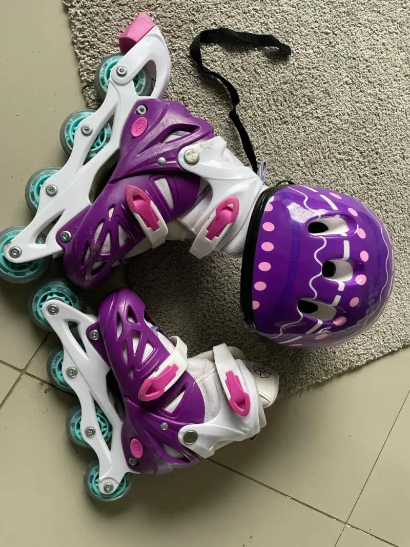 Patines en línea morados con casco infantil - 2