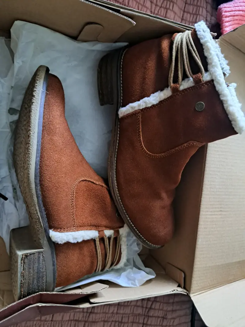 Botines de gamuza marrón con forro de lana - 1