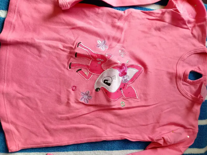 Vestido infantil con diseño de estrellas - 3