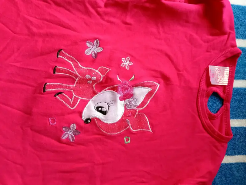 Vestido infantil con diseño de estrellas - 4