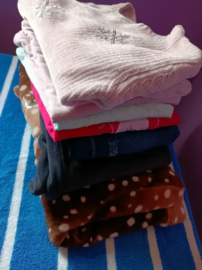 Vestido infantil con diseño de estrellas - miniatura 5