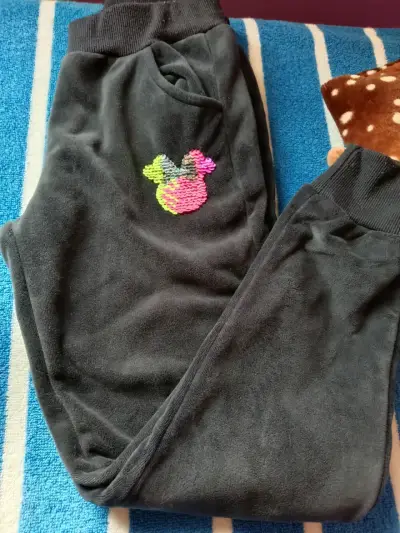 Vestido infantil con diseño de estrellas - miniatura 6