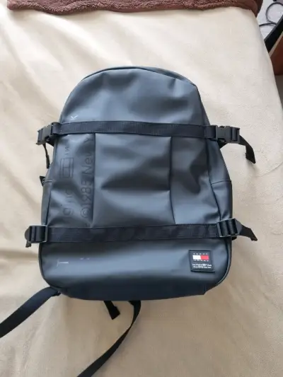 Mochila Tommy Hilfiger impermeable, modelo essenti - miniatura 2
