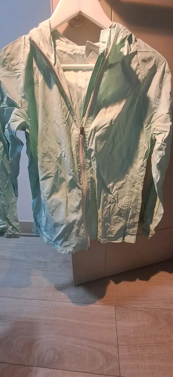 Chaqueta cortaviento verde claro - 1