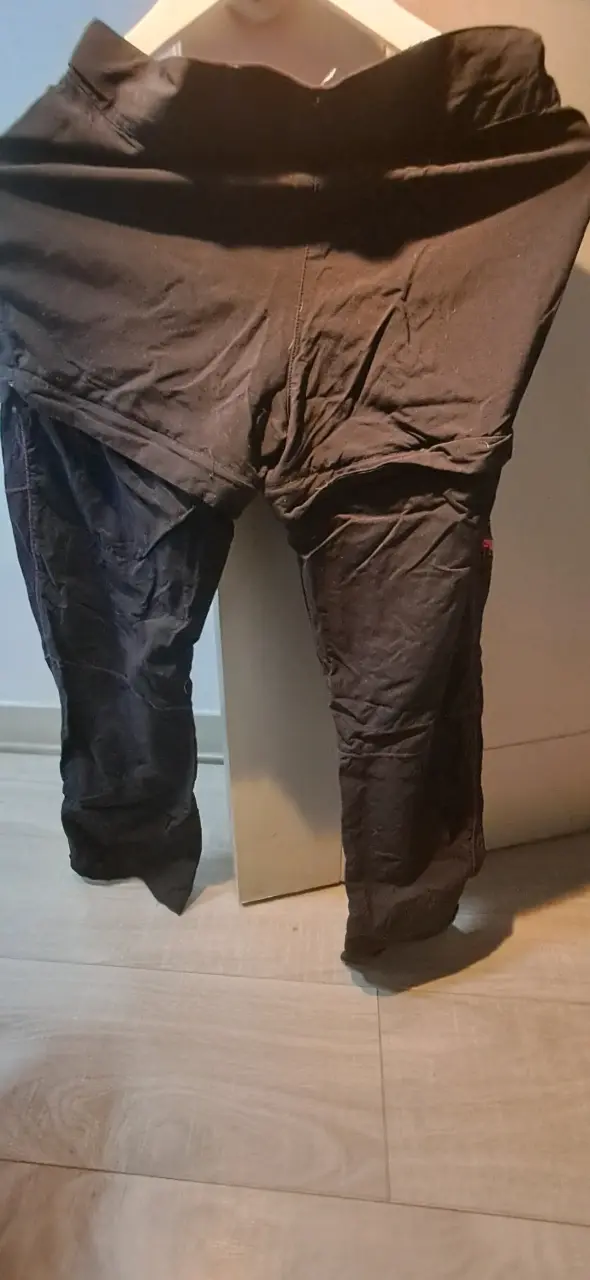 Pantalones de trabajo negros con detalles rojos - 2