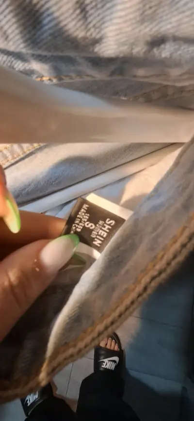 Jeans de mezclilla con estampados coloridos - miniatura 2