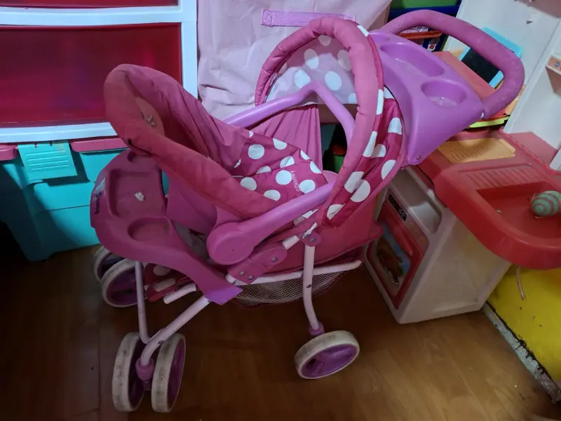 Coche y cuna de juguete Disney Minnie rosa - 2