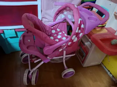 Coche y cuna de juguete Disney Minnie rosa - miniatura 2