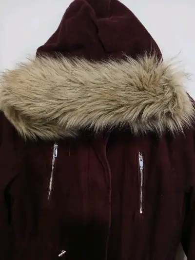 Chaqueta burdeos con capucha y bolsillos - miniatura 3