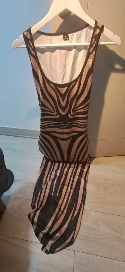 Vestido largo con estampado animal print - miniatura 1