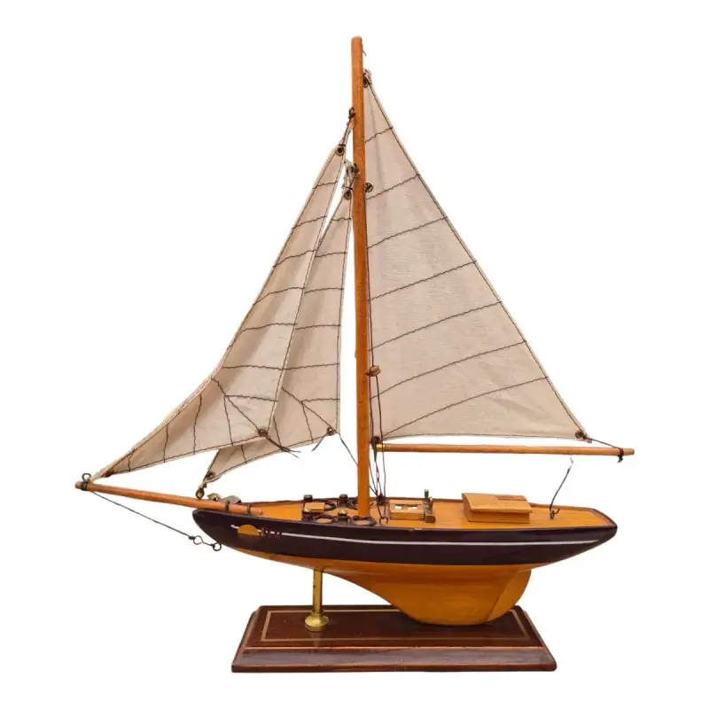 Modelo de velero decorativo en madera