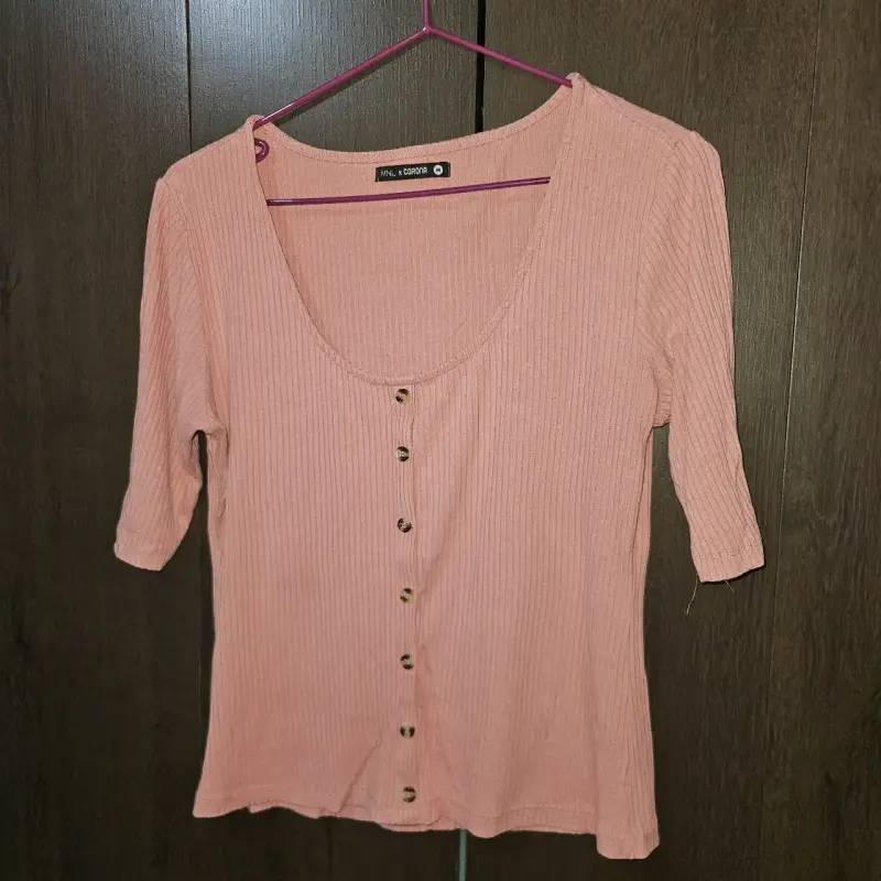 Polera rosa con botones - 1
