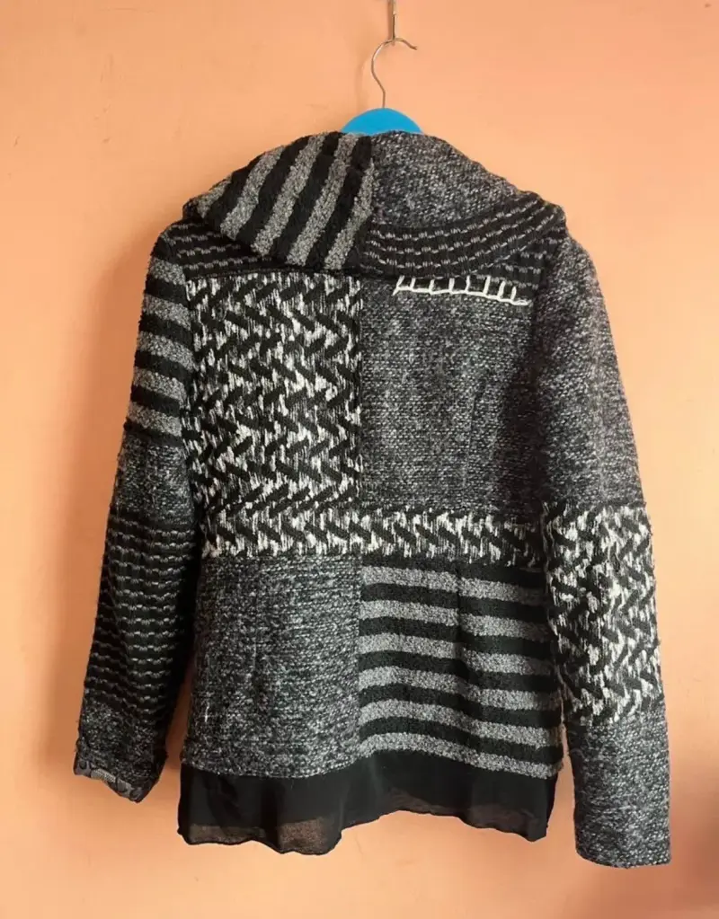 Chaqueta de lana FBO gris con diseño único - 3