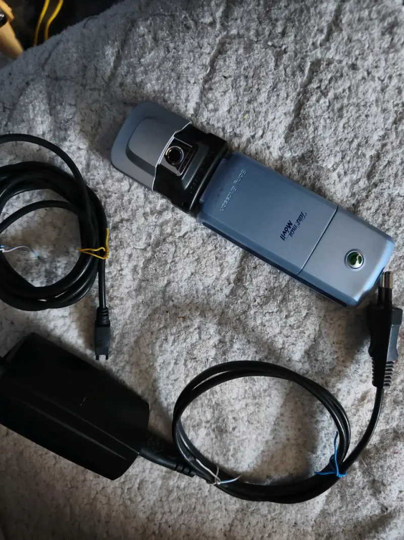 Teléfono Sony Ericsson más camara - 1