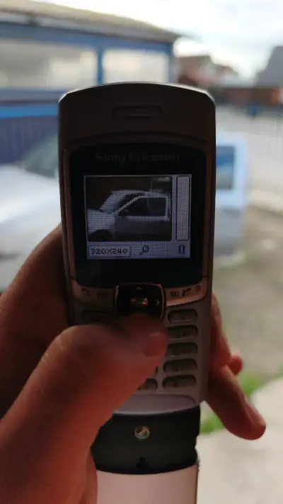 Teléfono Sony Ericsson más camara - miniatura 3