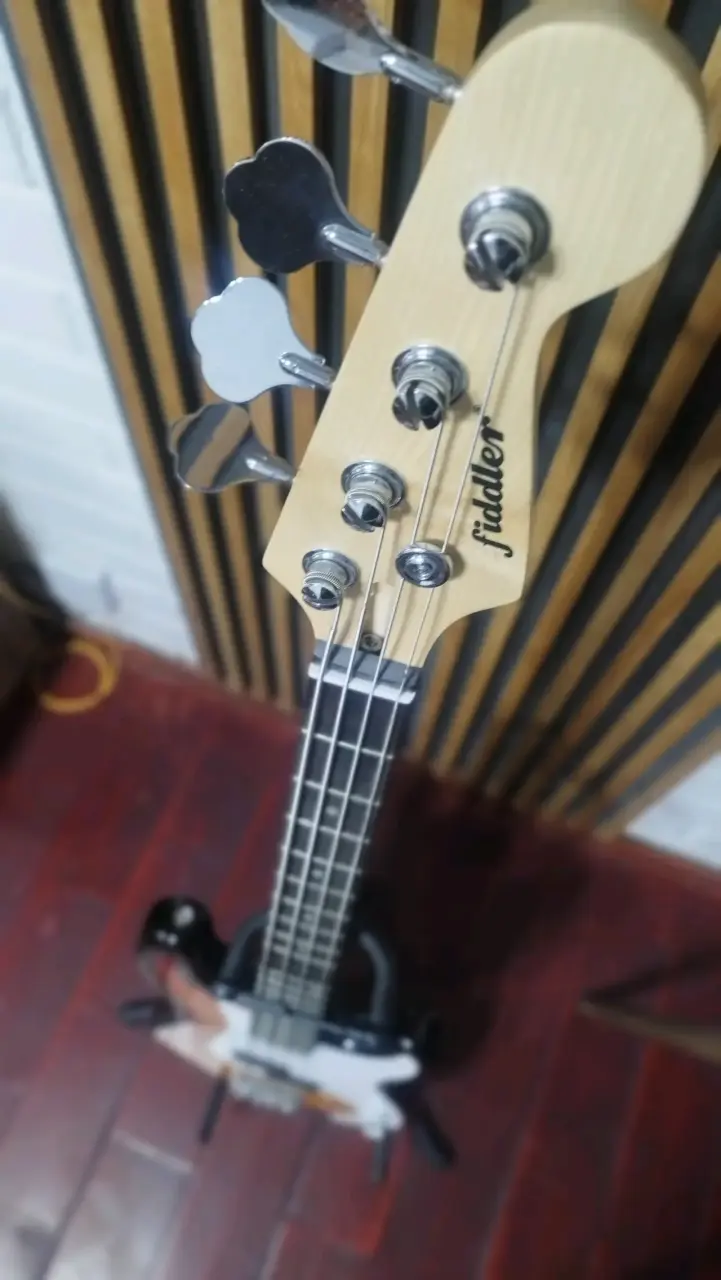Bajo eléctrico Fiddler de 4 cuerdas - 4
