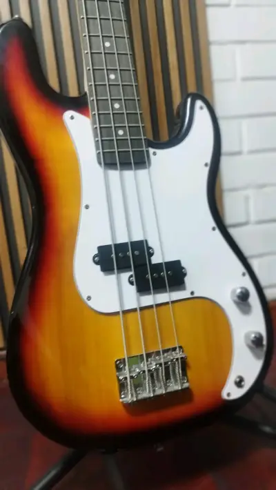 Bajo eléctrico Fiddler de 4 cuerdas - miniatura 5