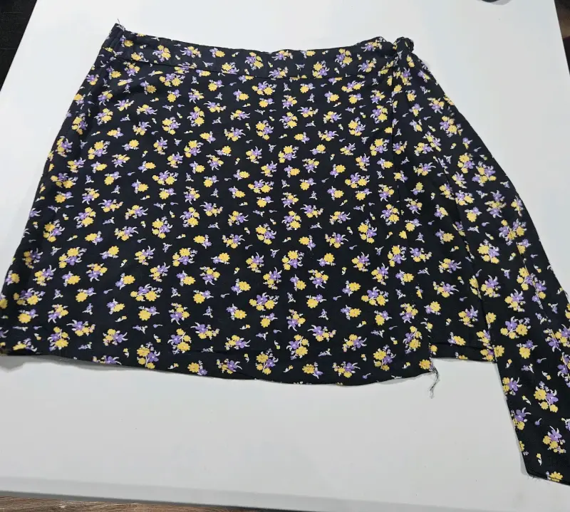 Falda corta con estampado floral