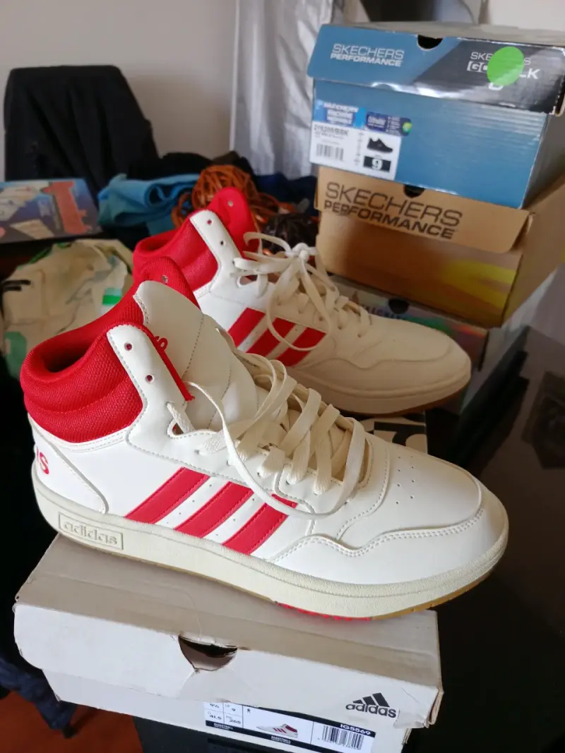 Zapatillas Adidas blancas y rojas de cuero - 1