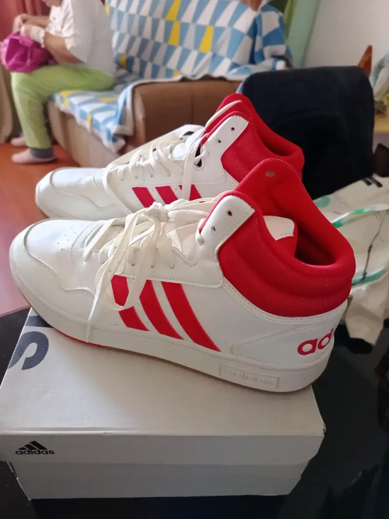 Zapatillas Adidas blancas y rojas de cuero - 2