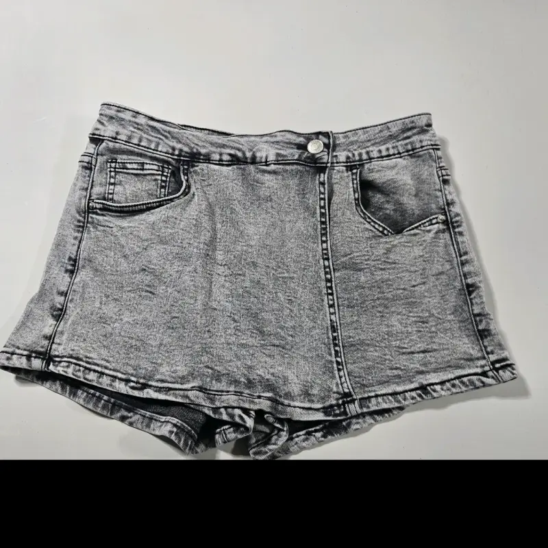 Shorts de mezclilla gris para mujer - 1