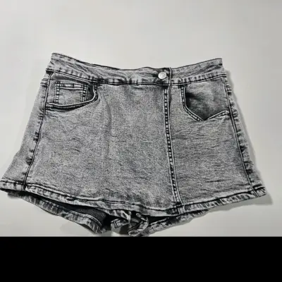 Shorts de mezclilla gris para mujer - miniatura 1