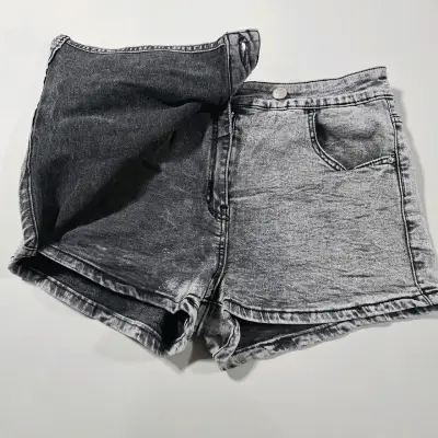 Shorts de mezclilla gris para mujer - miniatura 3