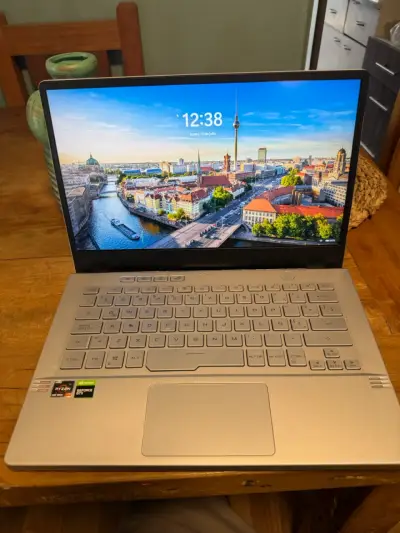 Laptop ASUS Ryzen 5 con NVIDIA GeForce GTX - miniatura 1