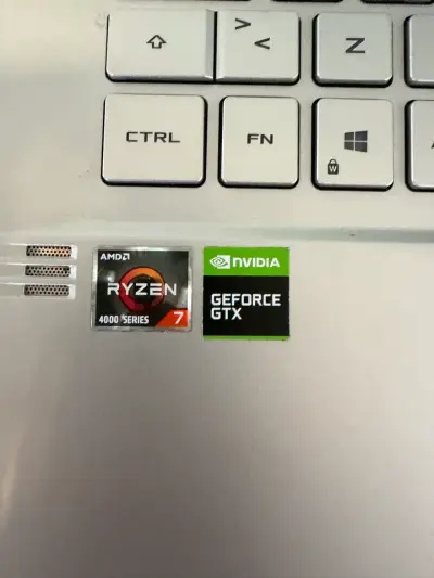 Laptop ASUS Ryzen 5 con NVIDIA GeForce GTX - miniatura 2