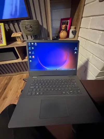 Laptop Dell en buen estado - miniatura 2