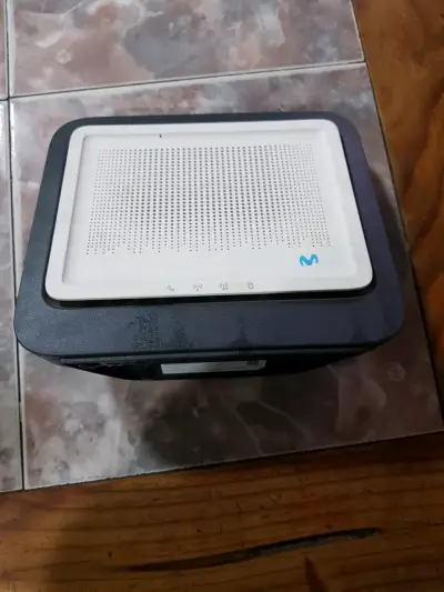 Router Movistar con diseño moderno - miniatura 3