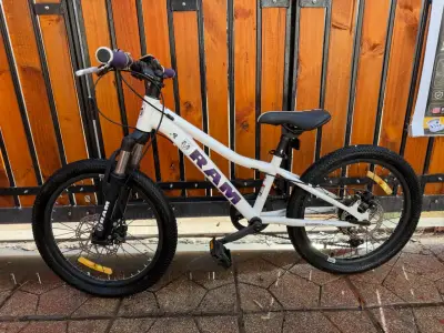 Bicicleta infantil RAM blanca con suspensión - miniatura 1
