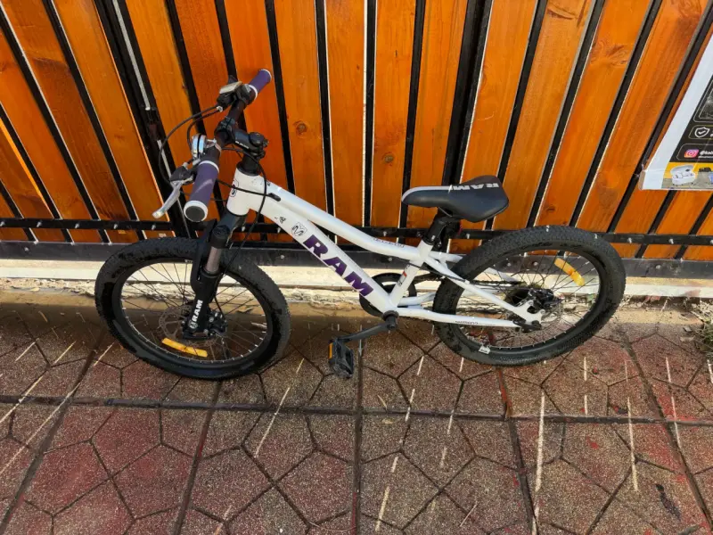 Bicicleta infantil RAM blanca con suspensión - 2