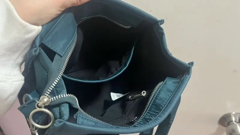 Bolso Bubba mini tote azul con colgante - 6