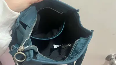 Bolso Bubba mini tote azul con colgante - miniatura 6