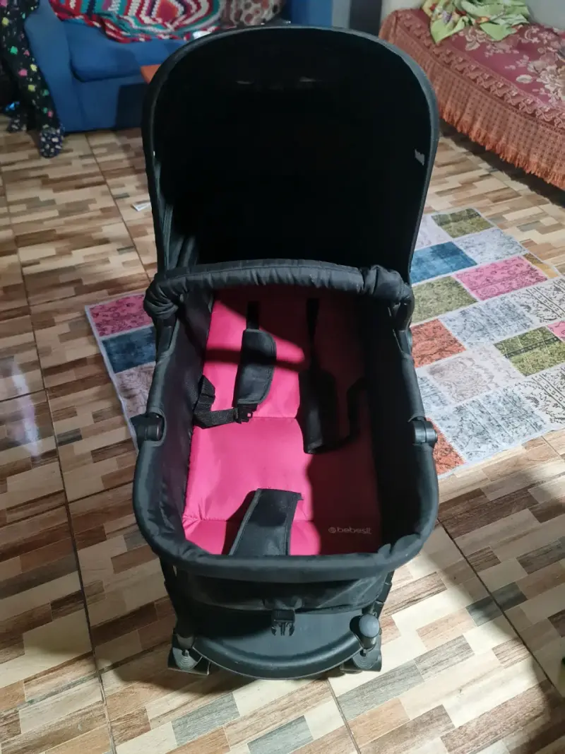 Coche de bebé Bebesit negro y rosado - 1