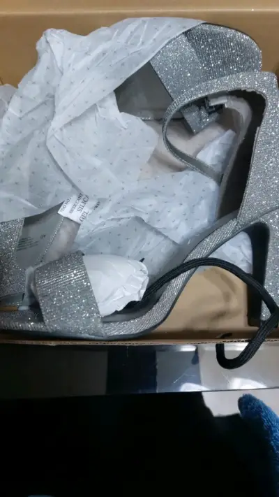 Tacones plateados brillantes para fiesta - miniatura 1