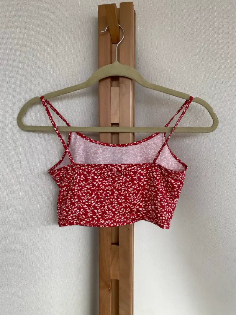 Top rojo con estampado floral - 2