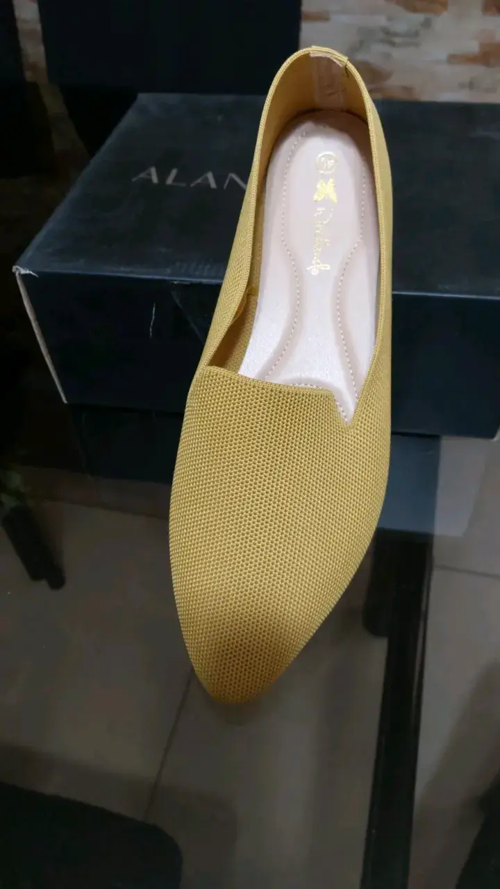 Zapato plano amarillo elegante para mujer - 1