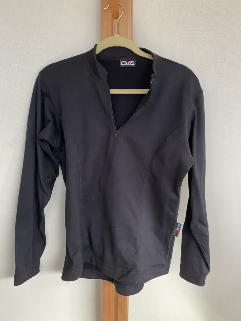 Poleron negro de manga larga CVS - 1