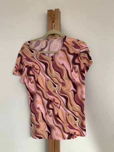 Polera estampada psicodélica multicolor - miniatura 1