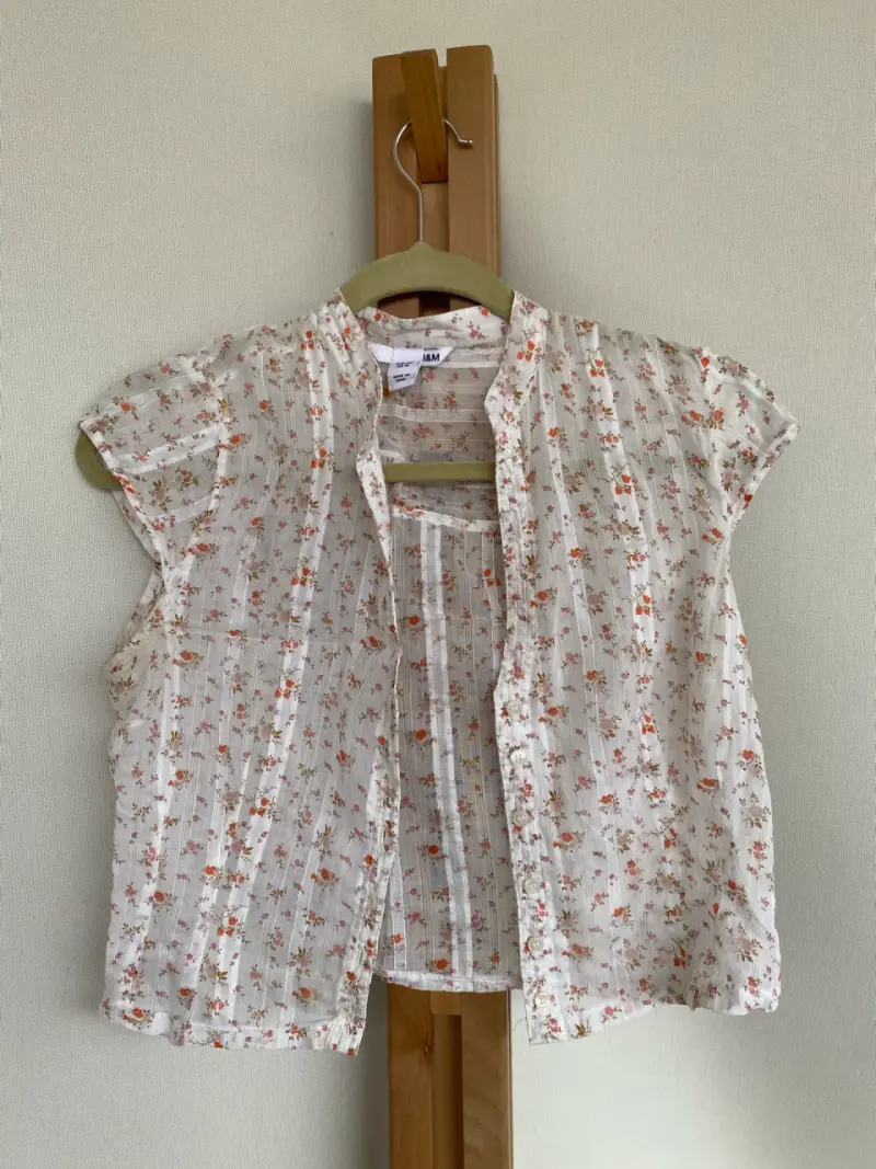 Blusa floral H&M sin mangas - 1