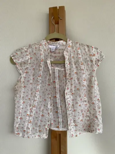 Blusa floral H&M sin mangas - miniatura 1