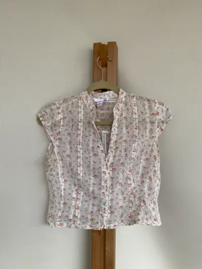 Blusa floral H&M sin mangas - miniatura 2