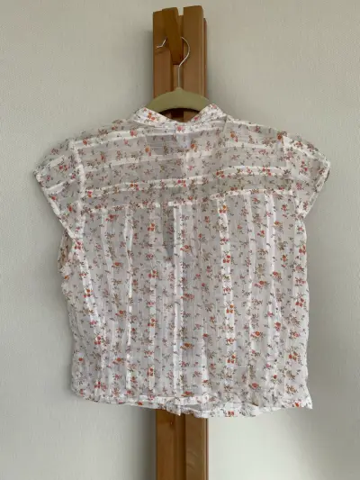 Blusa floral H&M sin mangas - miniatura 3