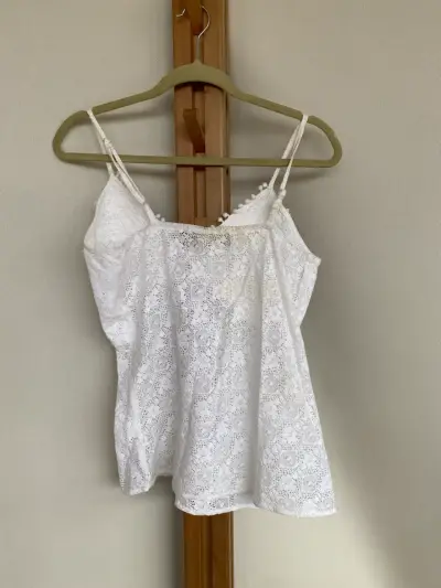Blusa de encaje blanco con tirantes - miniatura 2