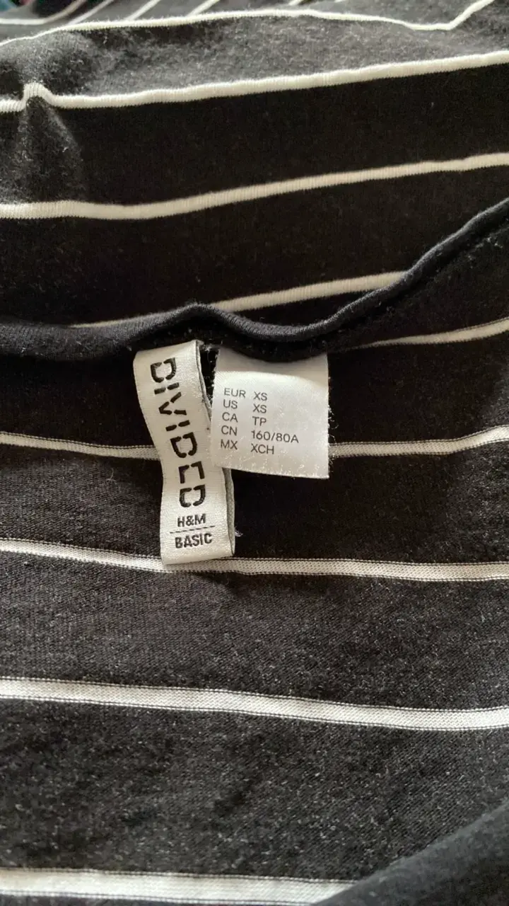 Polera a rayas negra y blanca H&M - 3