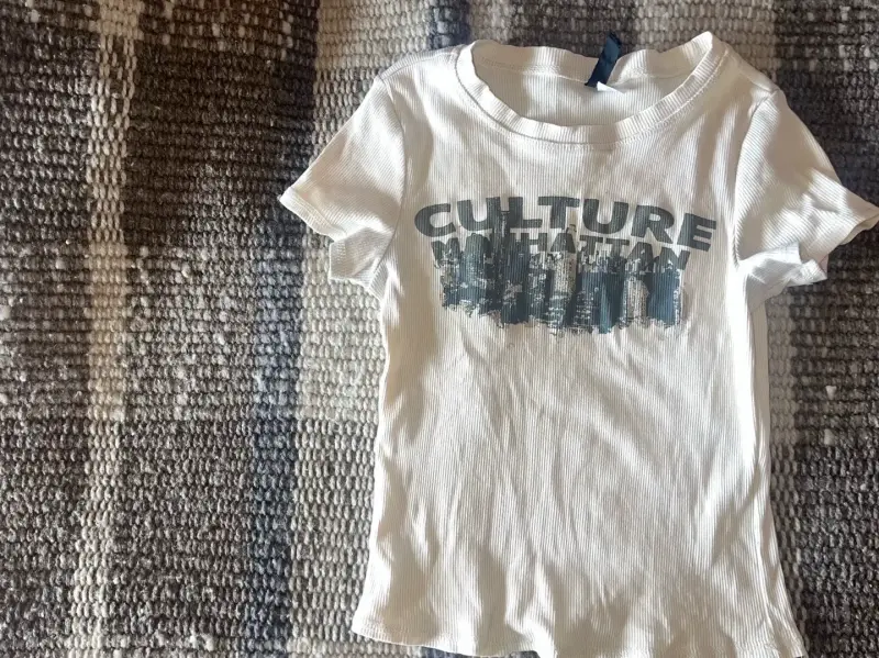 Polera blanca con estampado 'Culture' - 1